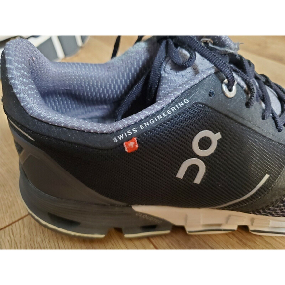 ON CLOUDFLYER Swiss Engineering Women’s Black Road Running Shoes 8 - Picture 5 of 7